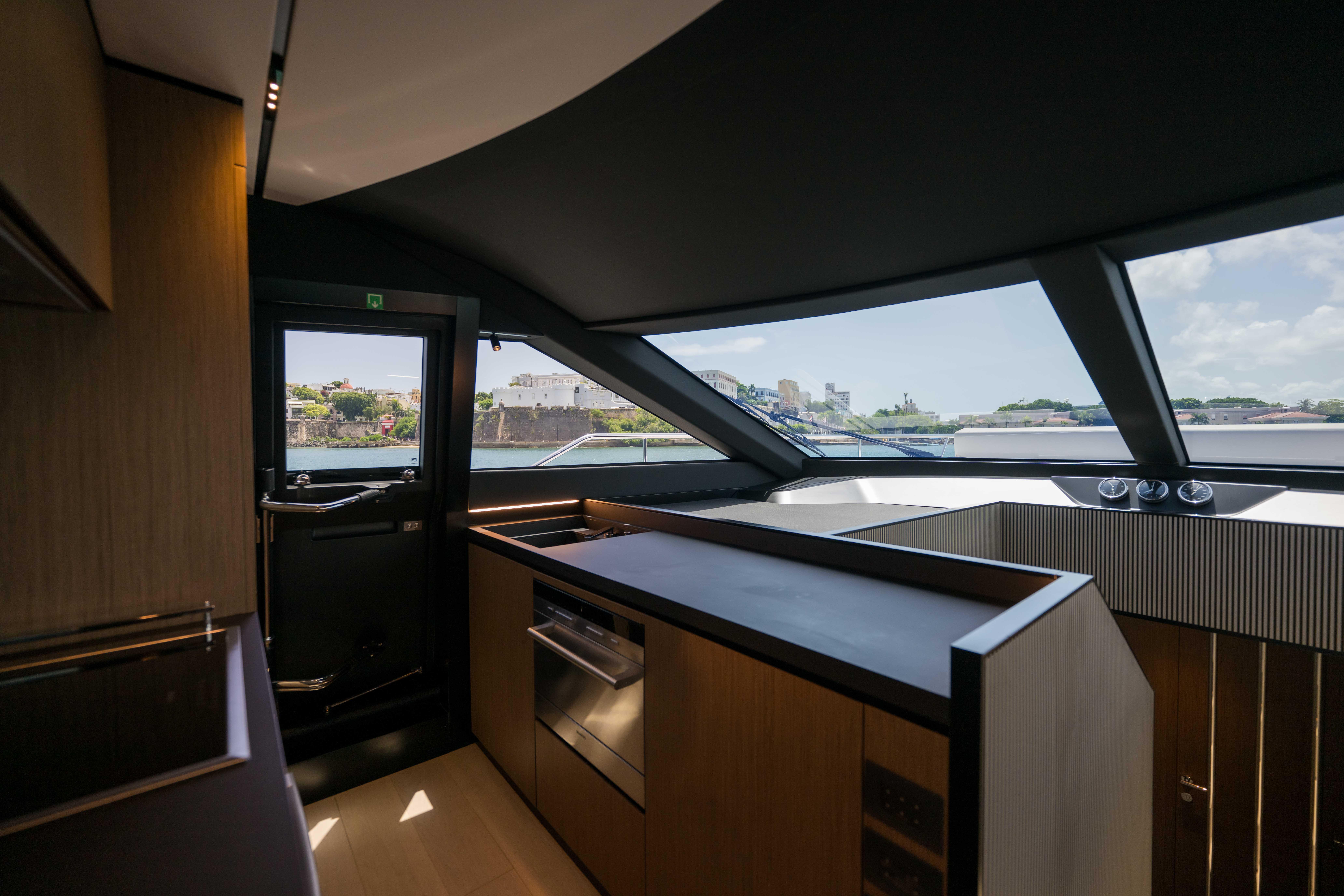 2023 FERRETTI YACHTS 720 